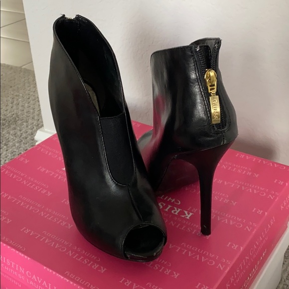 Gently worn Guess black booties - Picture 3 of 4